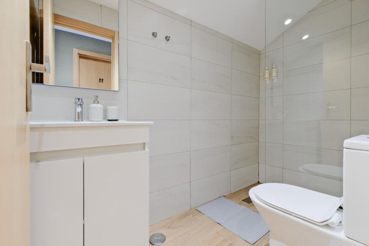 Lovely Fully Equipped Near Subway N11 - Shared Bathroom With Another * Lisboa