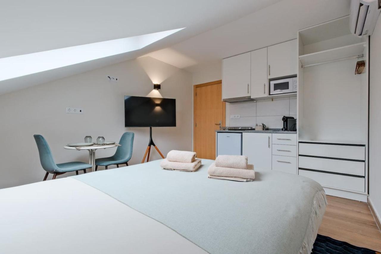Apartment Lovely Fully Equipped Near Subway N11 - Shared Bathroom With Another *